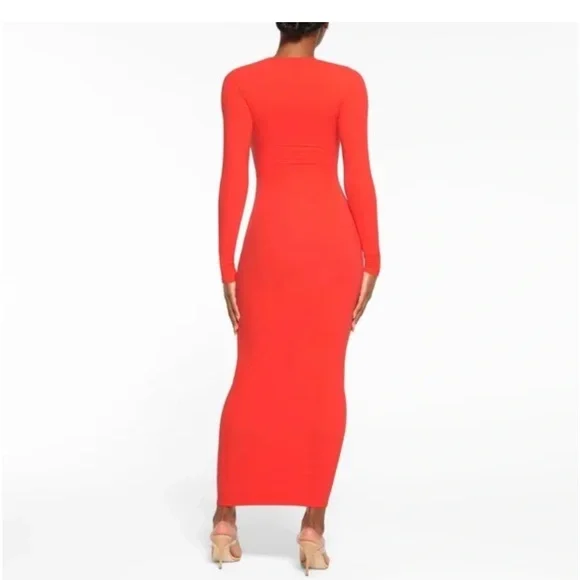 SKIMS everinody fits dress - Picture 3 of 6
